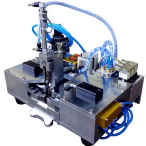 İç kabloyu plastik tel pençe tutucusuna yerleştirin