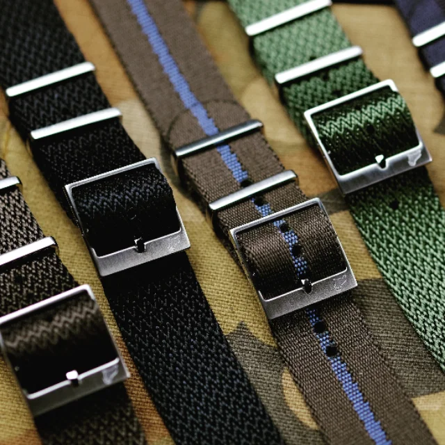 Ultrasonik delme deliği bant kesme makinası, Ultrasonik kumaş etiket kesme makinası, saten kurdele kesme makinası