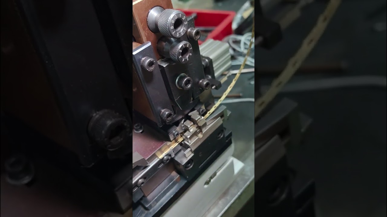İki Teli Aynı Anda Sıyıran Özelleştirilmiş Sürekli Strip Terminal Makinesi - Fabrika Otomasyonu