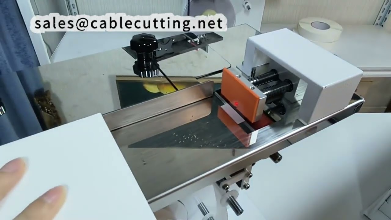 Dik Açılı Etiketleme Makinası: 15-50mm Etiket, 105mm Kutu Yarıçapına Uyumlu